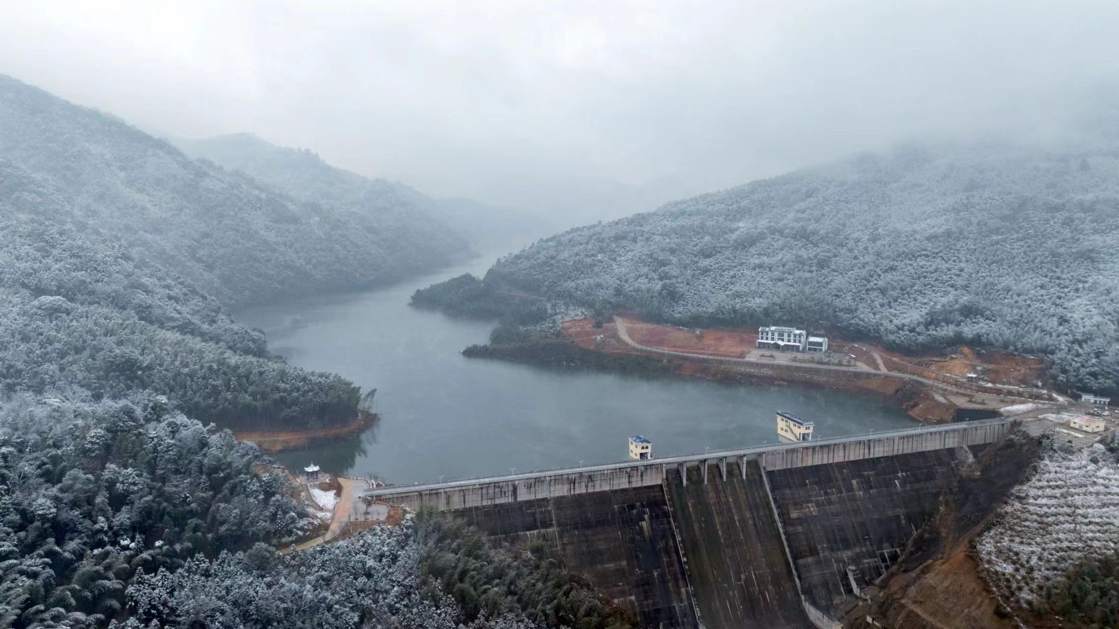 2024年永安市河湖雪景美翻了！ _ 工作动态 _ 永安市人民政府门户网站